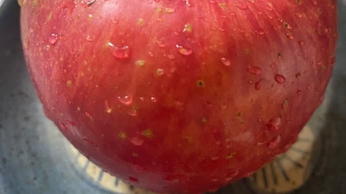 普通サイズ!?のりんご🍎頂きました(*´∇`)ノ