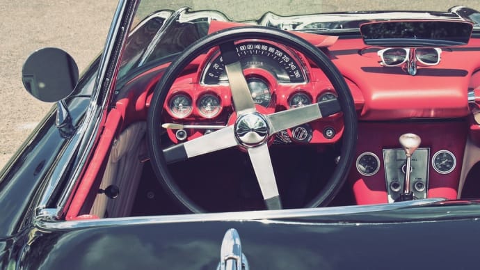 長渕剛、1962年式の愛車“コルベットC1”を紹介　ドライブする姿に「ピッカピカ」「晴天をバックに最高」絶賛の声