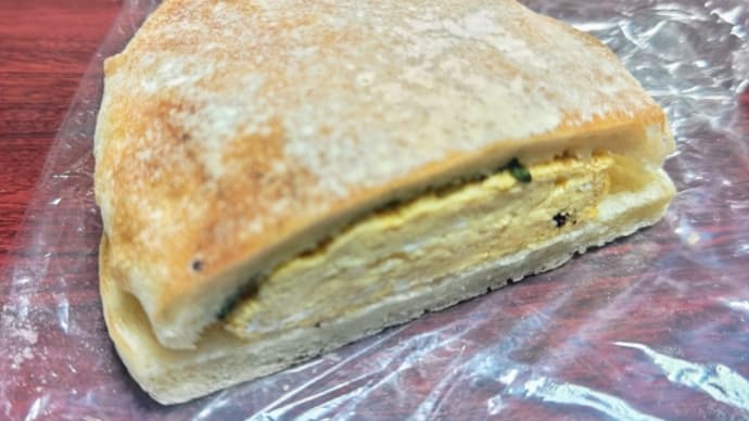 名護の大好きなパン屋さん❗・・・なつめとりこ(名護市営市場)