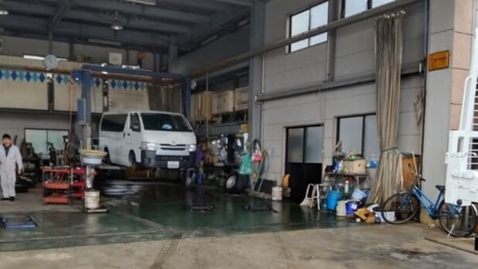 トヨタハイエース車検とホンダFITブレーキ修理