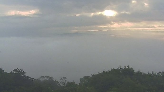 濃霧、やや高い霧の海