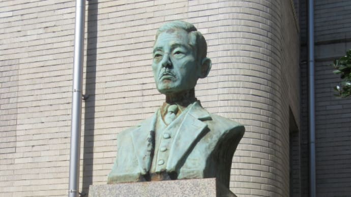 旧制官立神戸商業大学初代学長 田崎慎治先生の銅像 in 神戸大学六甲1キャンパス on 2016-10-27