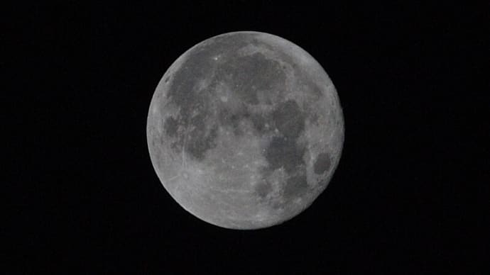 09月01日 雲間からお月さまが。