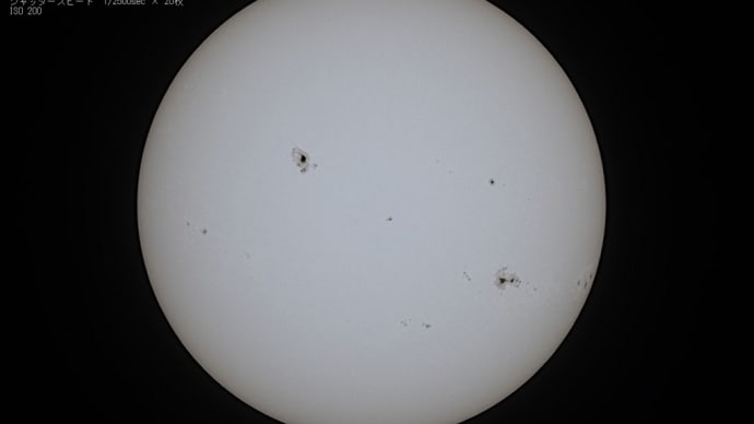 24/08/14 実は撮ってた昨日の太陽黒点と薄雲の影響で月食のような赤い月齢9日目になった上弦のお月様でした。