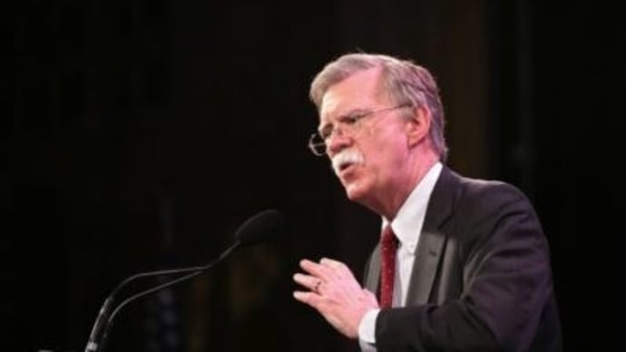 ボルトン氏と元情報当局者49人の機密情報取扱許可を取り消す = トランプ大統領令