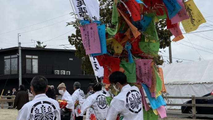 国府宮のはだか祭のカラフルな笹用布