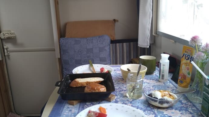 朝食の途中ですが…