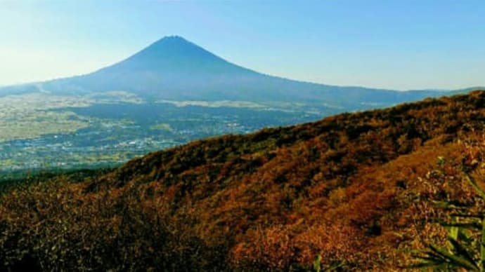 駅弁と紅葉の秋旅は、ぐるり富士山、信州、甲州、初島、車旅。〈信州平谷道の駅〉