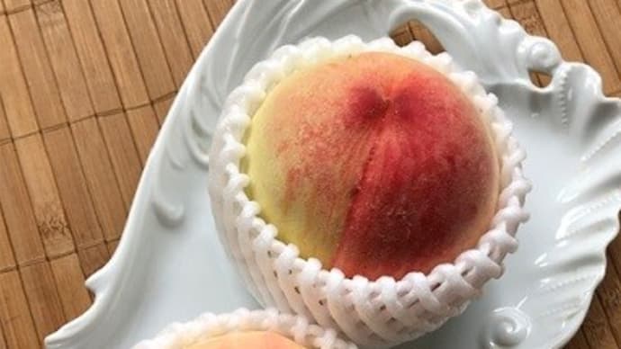 美味しそうな桃を頂いてきました