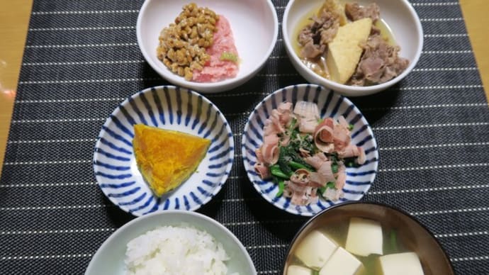 納豆まぐろ、かぼちゃの煮物、厚揚げと牛肉の炊いたん、ほうれん草のお浸し、