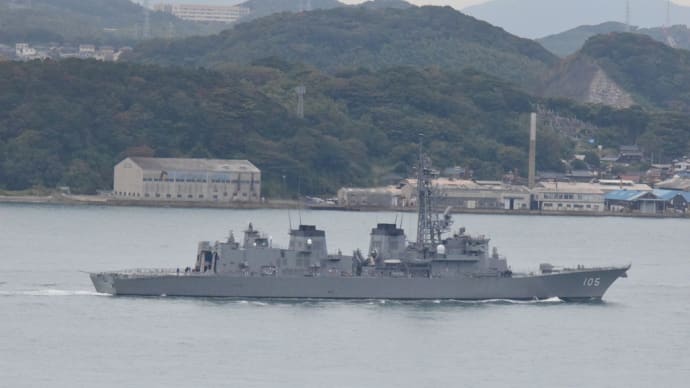 海上自衛隊汎用護衛艦いなづま DD-105 呉に向かい海峡を行く