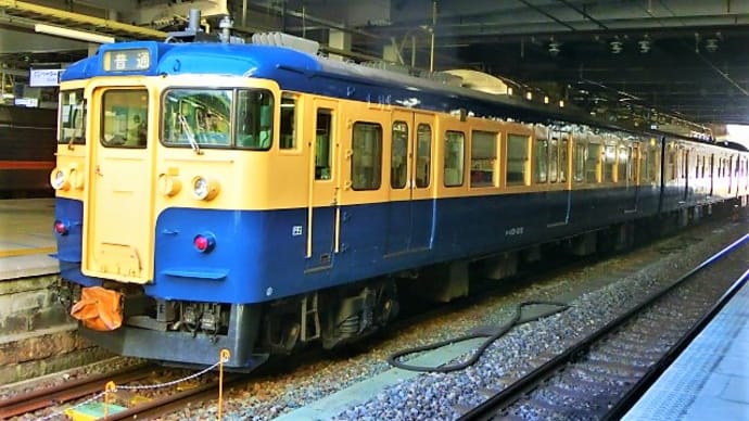 長野駅の電車１１５系。