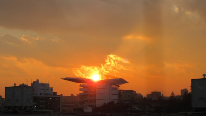 私の友人達が言うには、素敵な夕陽(夕日)が楽しませて、魅せてくれたね!楽しみだぁ~~