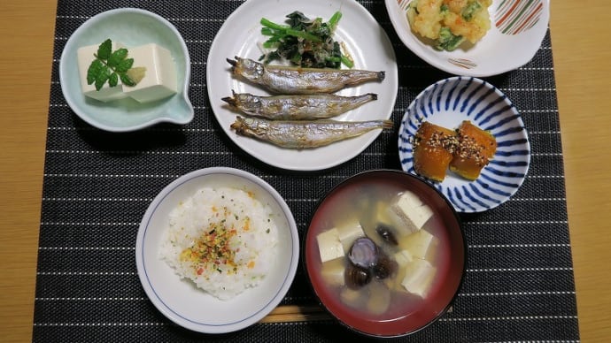 おまかせ定食、炊屋食堂の質素倹約一汁三菜、簡単安く旨く・・・昭和の味。