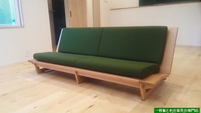 ２２６４、ソファーをご購入される時には、ファブリックについても大事ですね。一枚板と木の家具の専門店エムズファニチャーです。