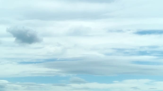 今日も空に見惚れてる