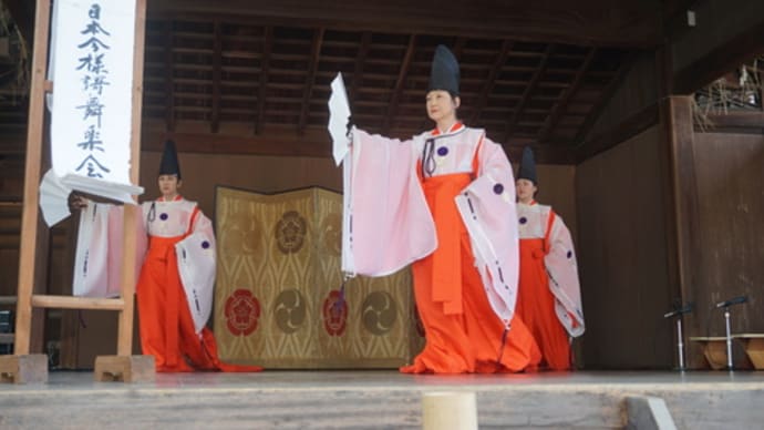 お正月に「八坂神社」で奉納された「日本今様謌舞楽会」の雅な今様。その舞台裏を見学