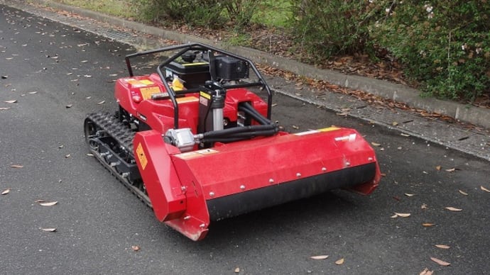 傾斜地専用草刈り機　「リモコン小型ＳＨＩＢＡＵＲＡ・ＳＨ９５０ＲＣハンマーナイフモア」