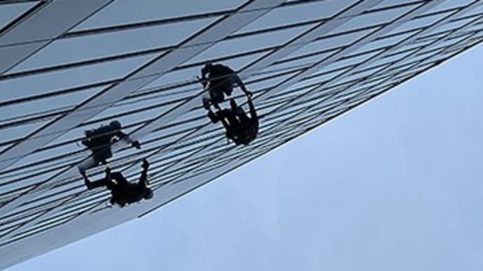 銀座3丁目 晴れたので空を見上げる♪