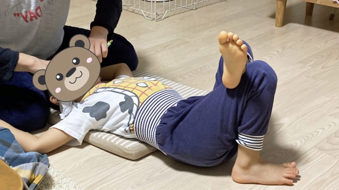 次男くん、いっちょ前に足を組む(笑)