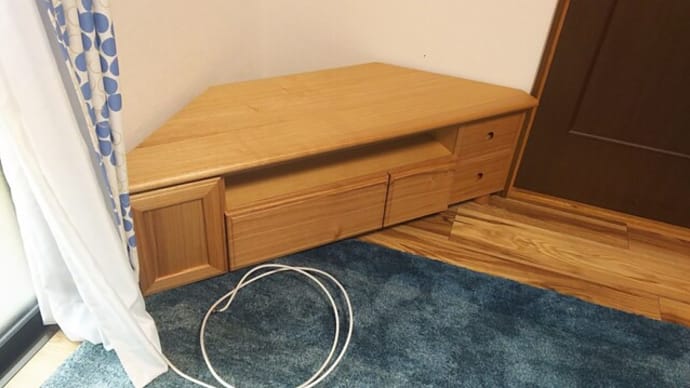 コーナー用TVボードの納品