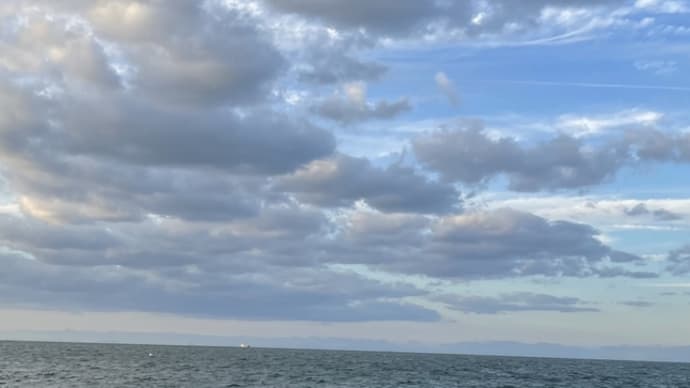 海の向こう