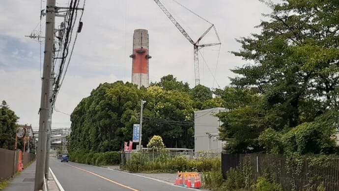 煙突の解体/今日も輪っかが有る。