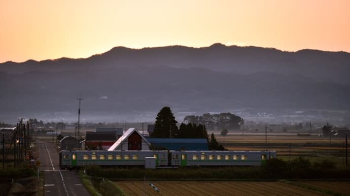 2021/9/19(日)晴れ、由仁町で見る室蘭線の朝風景☆