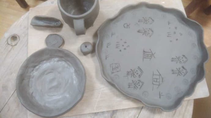 今日の陶芸製作は地元の初めての方たち。きれいに焼ければいいなぁ。