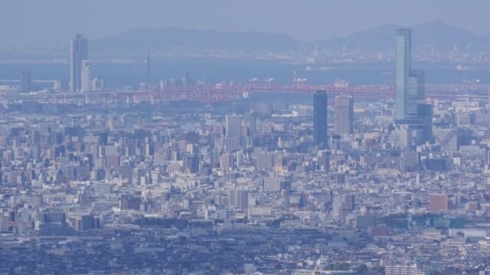 十三峠から鐘の鳴る展望台へ歩く