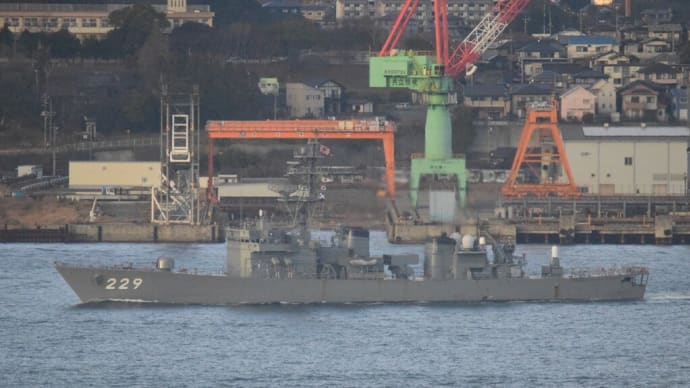 海上自衛隊の護衛艦あぶくまが監視活動に従事