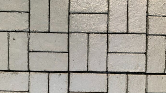 DIY:コンクリート型枠でブロック風舗装を作る