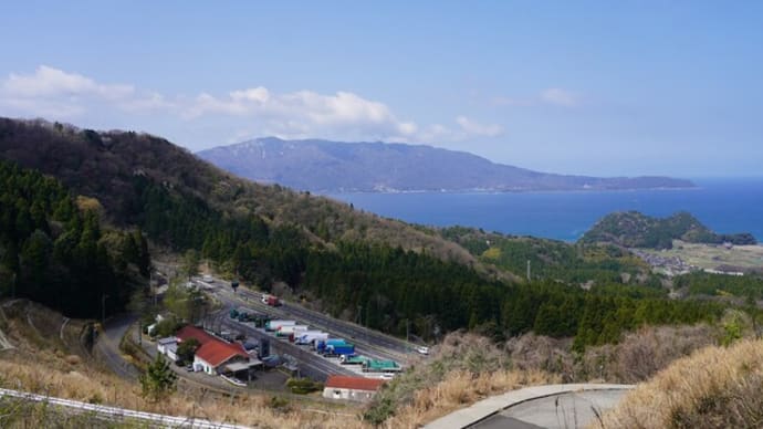 旧北陸線の経路をたどる高速・北陸道の上下線逆転の怪