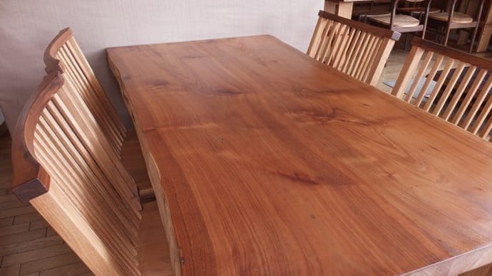 国産材、岐阜県産、クルミの二枚はぎテーブルについて。一枚板と木の家具の専門店エムズファニチャーです。