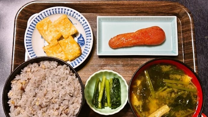 家で朝ごはん(十六穀ごはんに辛子明太子(あごおとし)、卵焼き、ほうれん草のみそ汁、野沢菜漬)(2024年9月7日)