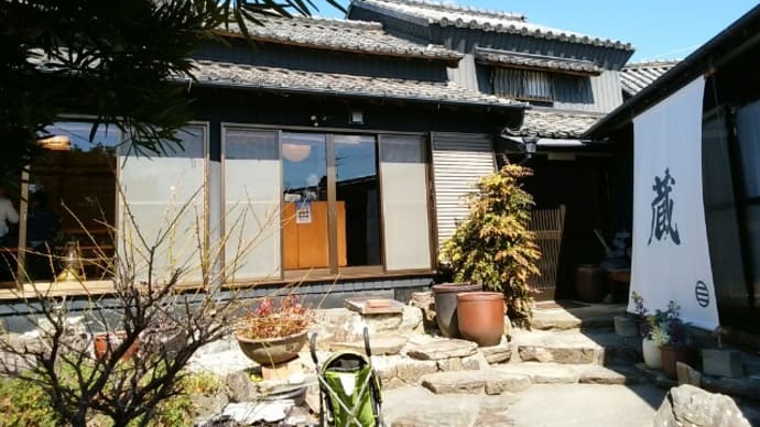 佐久島カフェ蔵ssicで暖を取る