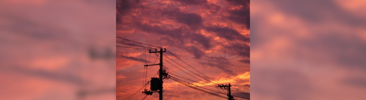 雨のち曇りの夕焼け 黎明の日々の光景 雨のち曇りの夕焼け 黎明の日々の光景