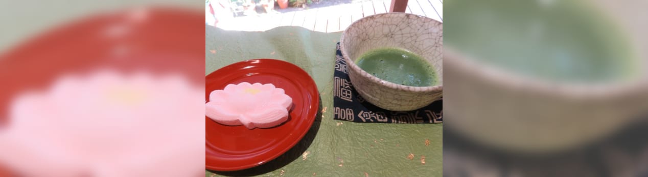 盆菓子で今日の一服 味わい一筆