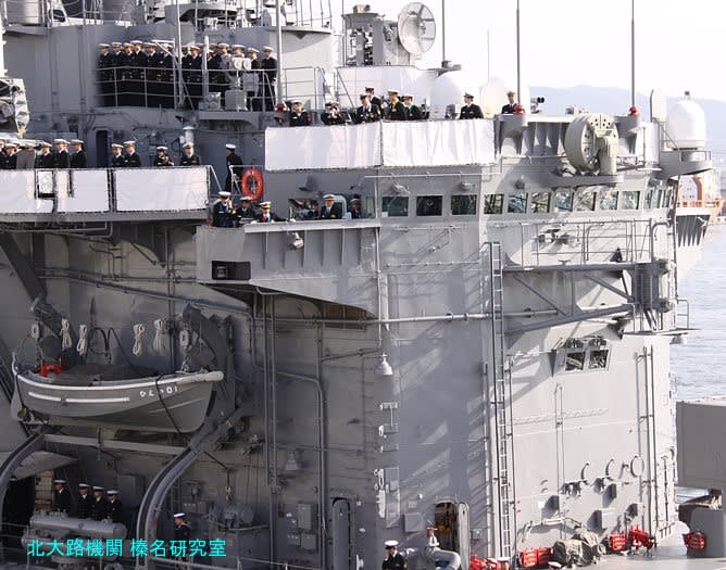 ヘリコプター護衛艦ひえい(DDH142 HIEI) 呉基地から神戸港へ入港 ヘリコプター護衛艦ひえい(DDH142 HIEI) 呉基地から神戸港へ入港