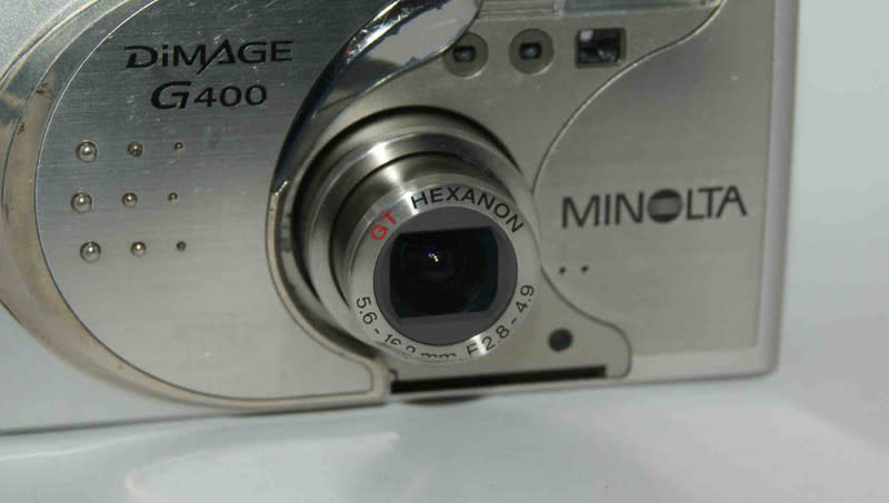 MINOLTA DiMAGE G400 コニカミノルタデジカメ第１号機 - 乾電池の画像 ...