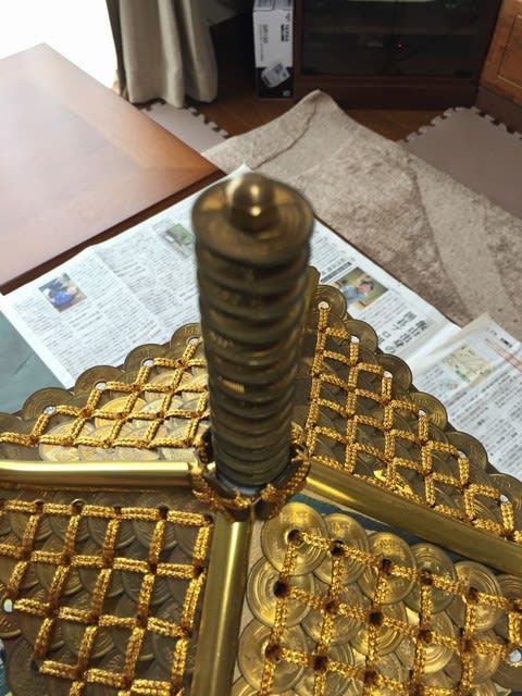 5円玉で作った金色の五重塔』置物 五円玉使用/約800