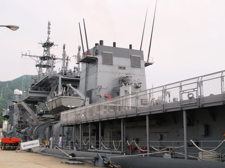 潜水艦救難艦「ちはや」 ：2代 ASR-403 海上自衛隊 - 観光列車