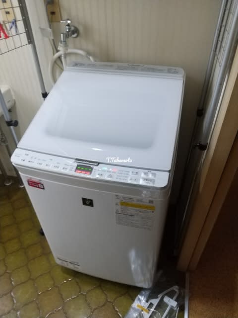 ダイキンの除湿乾燥機“カライエ”を初めて取り付け」の巻 ダイキンの除湿乾燥機“カライエ”を初めて取り付け」の巻