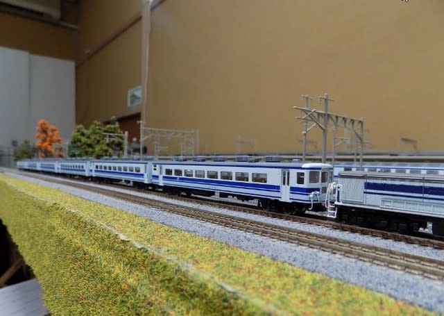 TOMIXの98913 JR 14-700系(ユーロライナー色)セット TOMIXの98913 JR 14-700系(ユーロライナー色)セット
