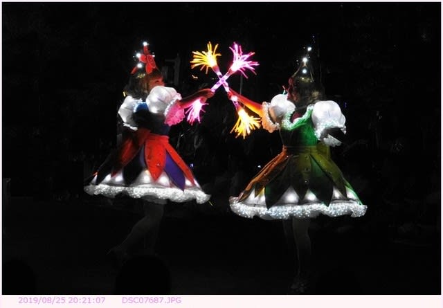 ディズニー　エレクトリカルパレード　女性ダンサーコスチューム
