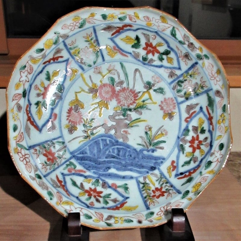 気になる作品 南京赤絵 花鳥文輪花八角皿 - 夜噺骨董談義 気になる作品 南京赤絵 花鳥文輪花八角皿 - 夜噺骨董談義