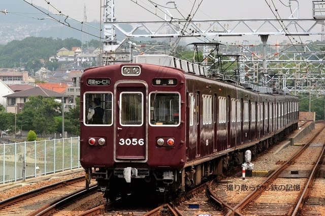 阪急 仁川(2011.6.4) 3005、7114 並び - 撮り散らかし鉄