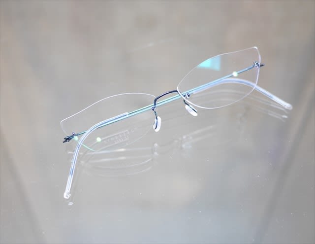 LINDBERG ( リンドバーグ ) のリムレスフレーム Spirit シリーズ