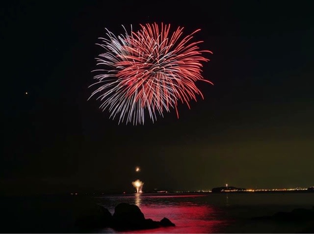 27 Jul 葉山海岸の花火と台風前の夕焼け 湘南のそよ風パート２