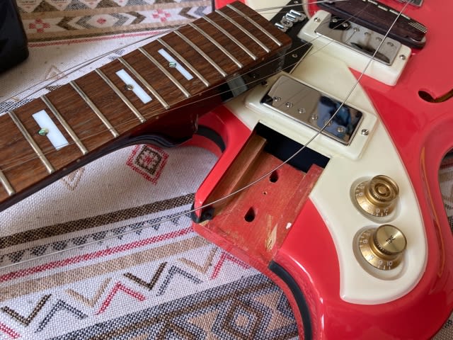Italia guitar Lusso 調整メンテナンス済み Italia guitar Lusso 調整メンテナンス済み